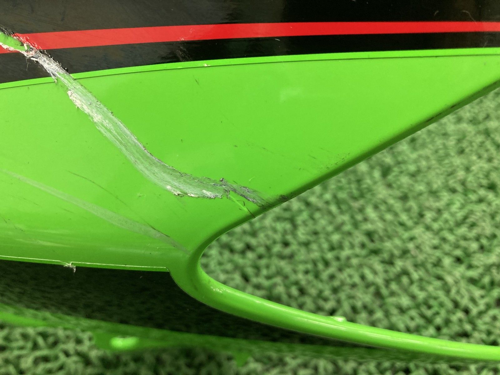 NINJA400 アッパーカウル 緑 55028-0690 カワサキ 純正 中古 バイク 部品 EX400G ニンジャ Ninja250 EX250P 修復素材に lN NINJA400 アッパーカウル 緑 55028-0690 カワサキ 純正 中古 バイク