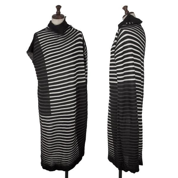 極美品✨PLEATS PLEASE プリーツ　ノースリーブ　ゼブラ　白色　黒色 プリーツプリーズPLEATS PLEASE ボーダープリーツニットノースリーブ