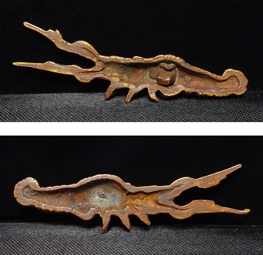 銅地容彫伊勢海老図目貫　無銘　高肉彫　毛彫　金着せ　細密金工　刀装具　桐箱入 ☆銅地容彫伊勢海老図目貫 無銘 高肉彫 毛彫 金着せ 細密金工 刀装具