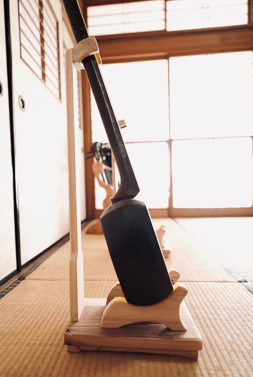 限定1台】手作り木工 木製三味線スタンド （無塗装） タイプC 【公式