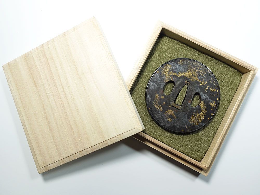 鉄地竪丸形雲龍図鐔　志水甚五？　毛彫　金銀布目象嵌　両櫃孔　赤銅覆輪　肥後金工 ☆鉄地竪丸形雲龍図鐔 志水甚五？ 毛彫 金銀布目象嵌 両櫃孔 赤銅覆輪