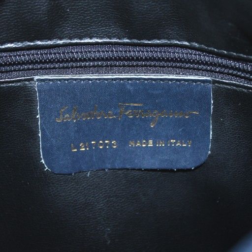 サルヴァトーレフェラガモ Salvatore Ferragamo ヴァラ ショルダー