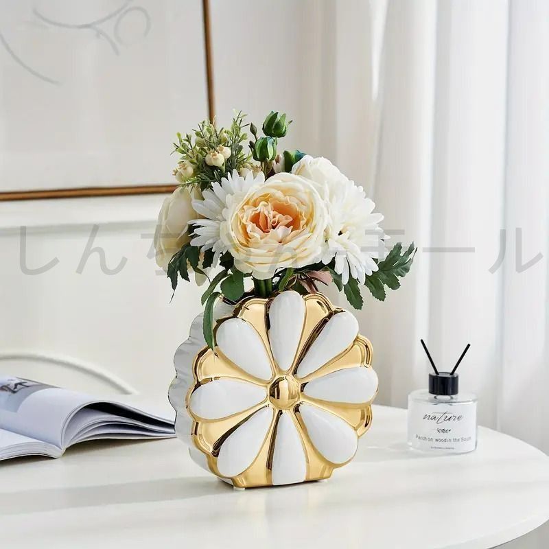 ☆新品未使用　フラワーベース 新しい未使用 フラワーベース 花瓶 フラワーモチーフ ゴールド