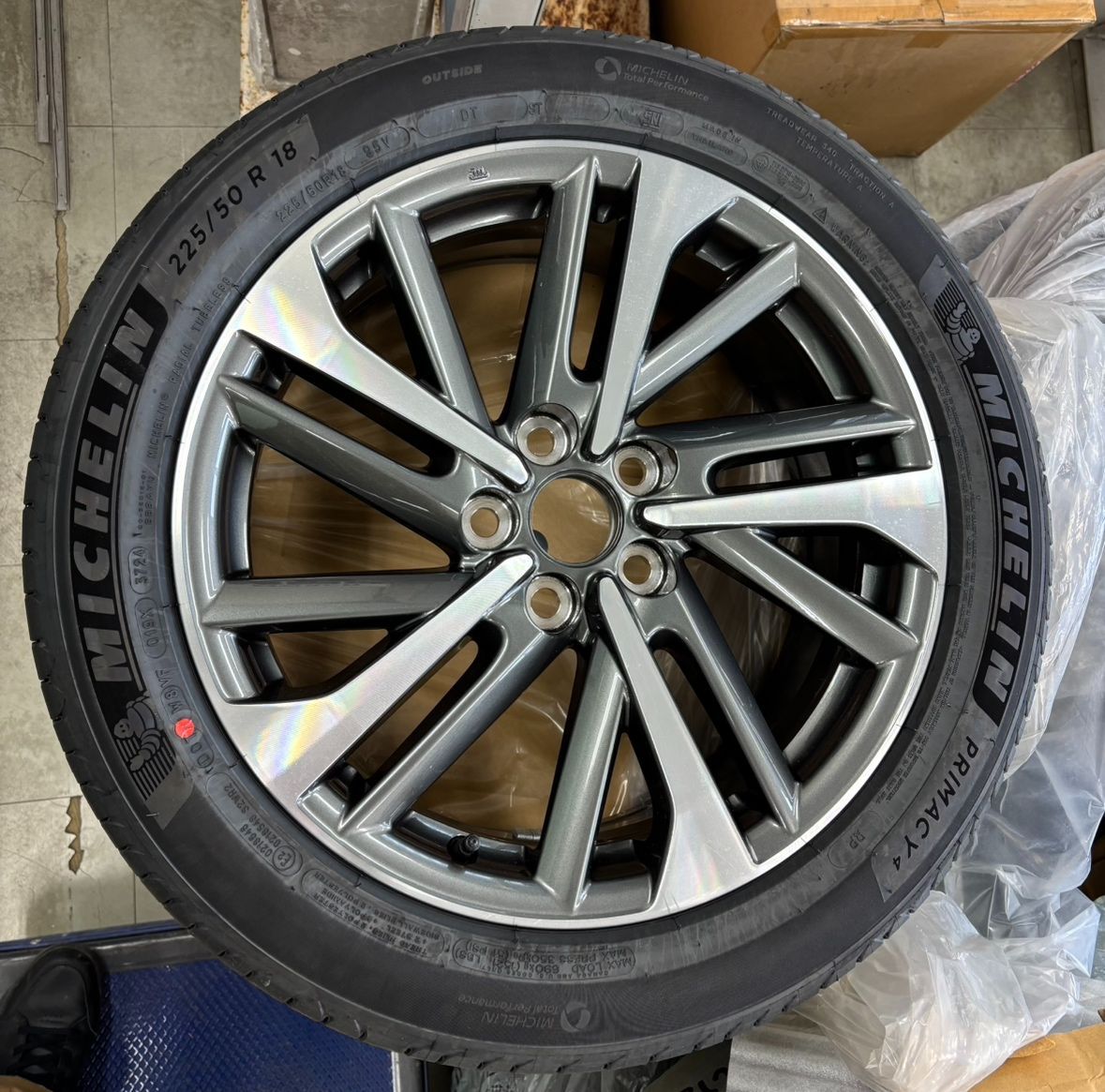 新品・未装着】【現品限り】カローラクロス純正ホイール＆タイヤセット