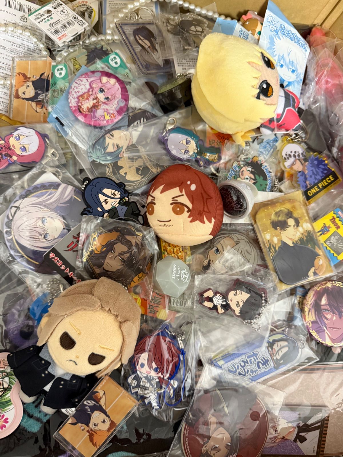 大特価！ アニメグッズ等 缶バッジ キーホルダー クリアファイル
