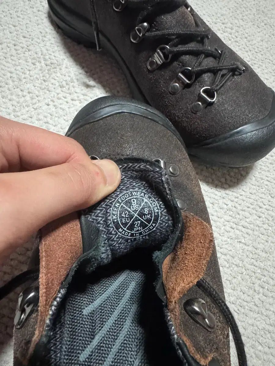 ハイキング ブラウン