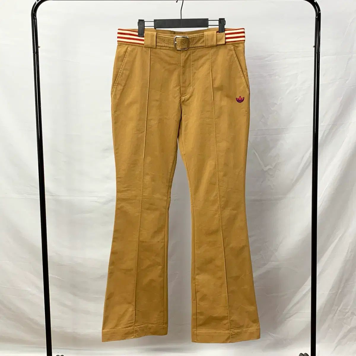 アディダス x ウェールズ ボナー ベルト付き フ チノ パンツ