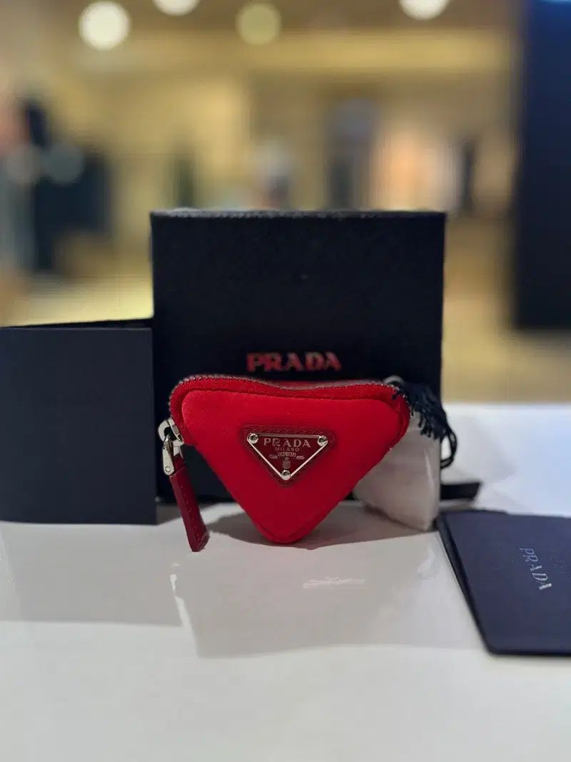 PRADA プラダ ナイロン 三角ロゴ ポーチ キーホルダー 新品 2TT152