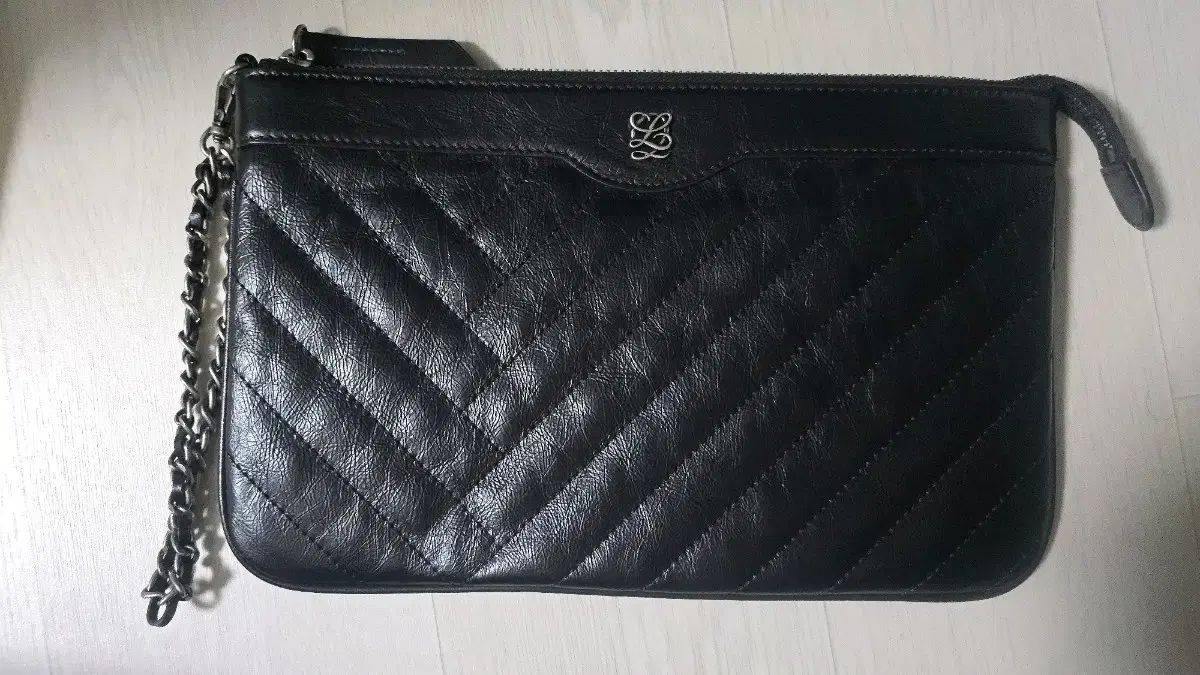 Louis Quatorze ブラック キルティング チェーン クラッチバッグ