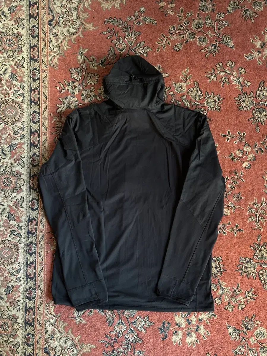 アークテリクス コンシール ハイブリッド フーディー ブラック L