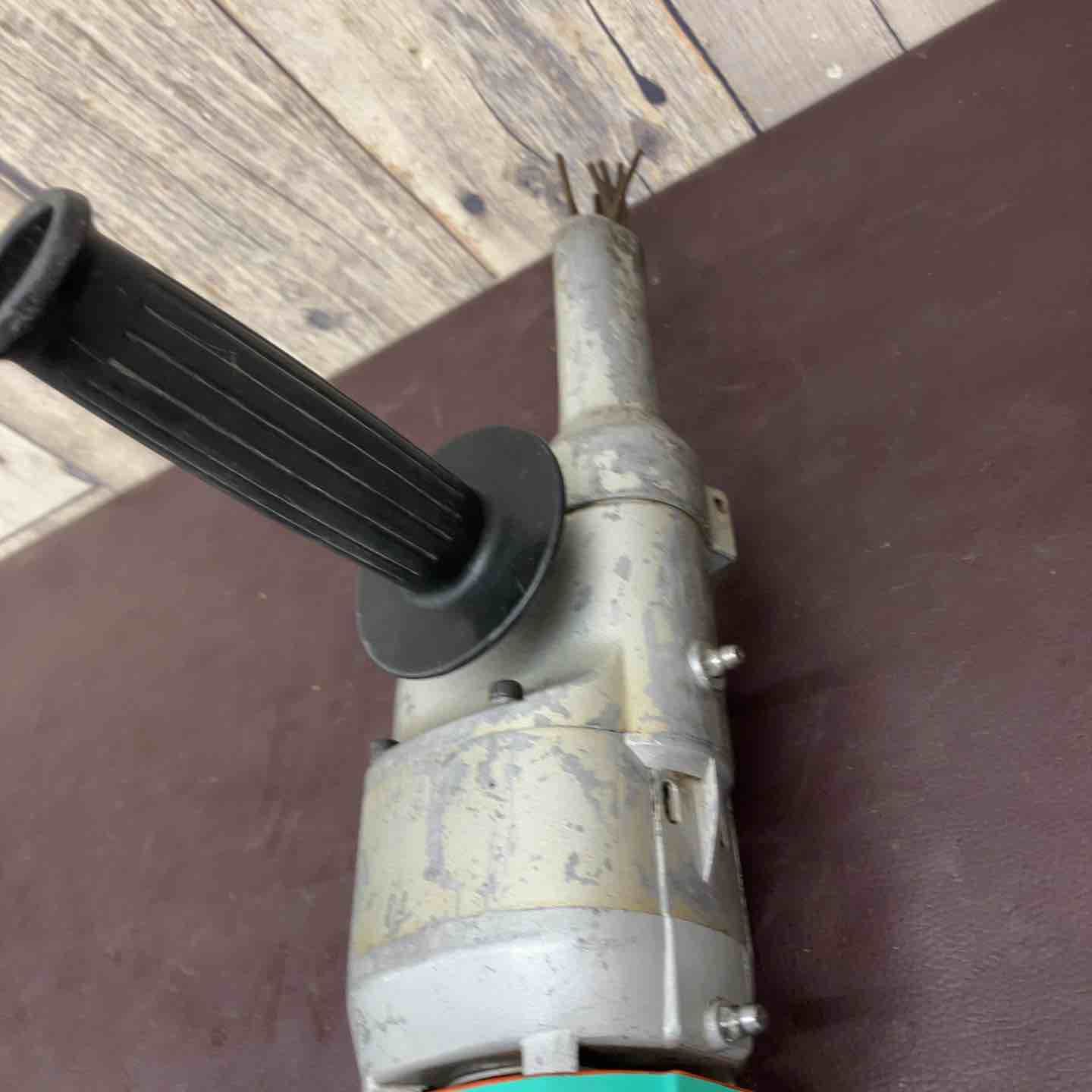  品 長谷川鉄工所 パワーファイター 電動式多針タガネ NPF 95 その他 電動工具 エア工具