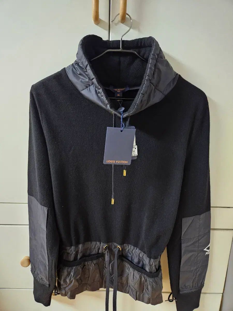 ルイヴィトン ブラック ニット フードㅡ