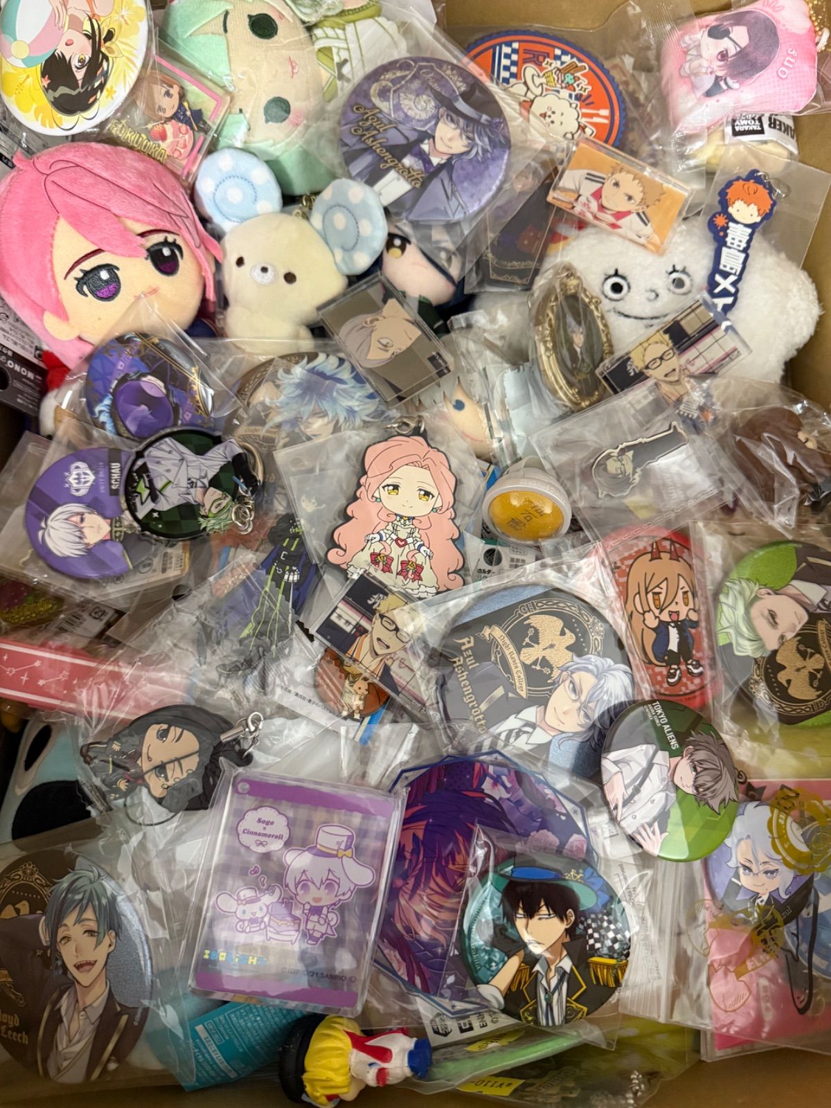3日間限定 アニメグッズ まとめ売り 大量 ぬいぐるみ 缶バッジ 紙類 3日間限定 アニメグッズ まとめ売り 大量 ぬいぐるみ 缶バッジ 紙類