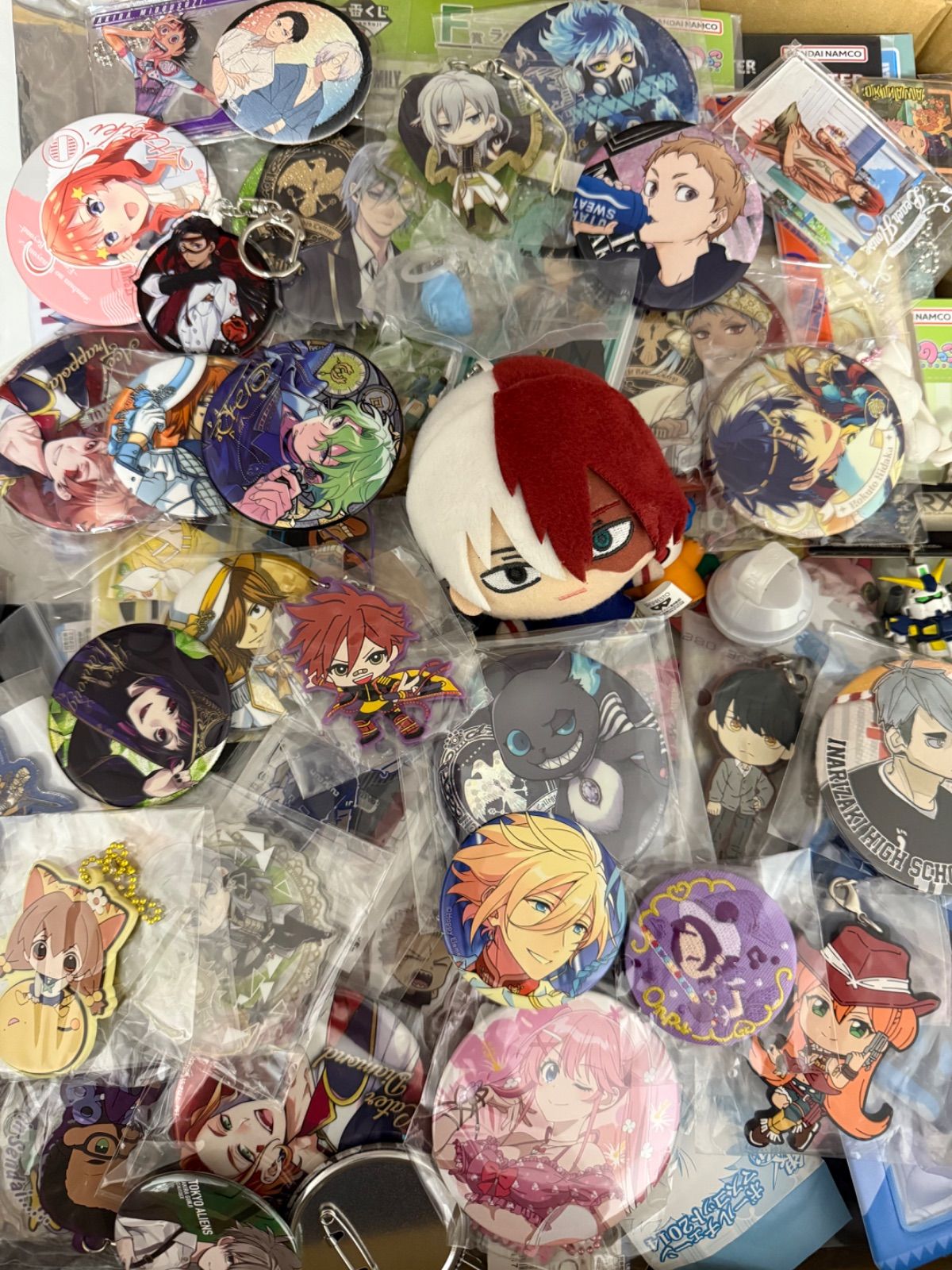 大特価！ アニメグッズ等 缶バッジ キーホルダー クリアファイル