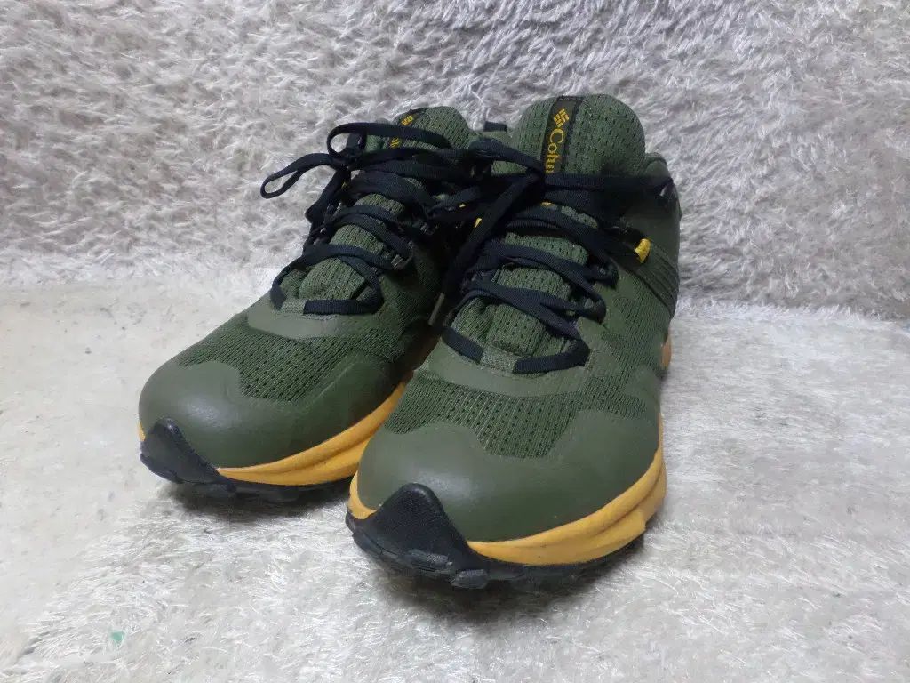 ウォータープルーフ トレッキングシューズ