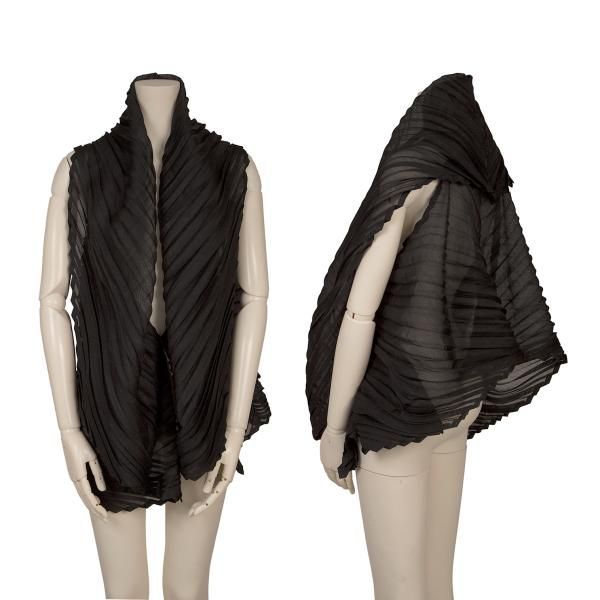 イッセイミヤケISSEY MIYAKE プリーツ変形シースルーベスト 黒M位