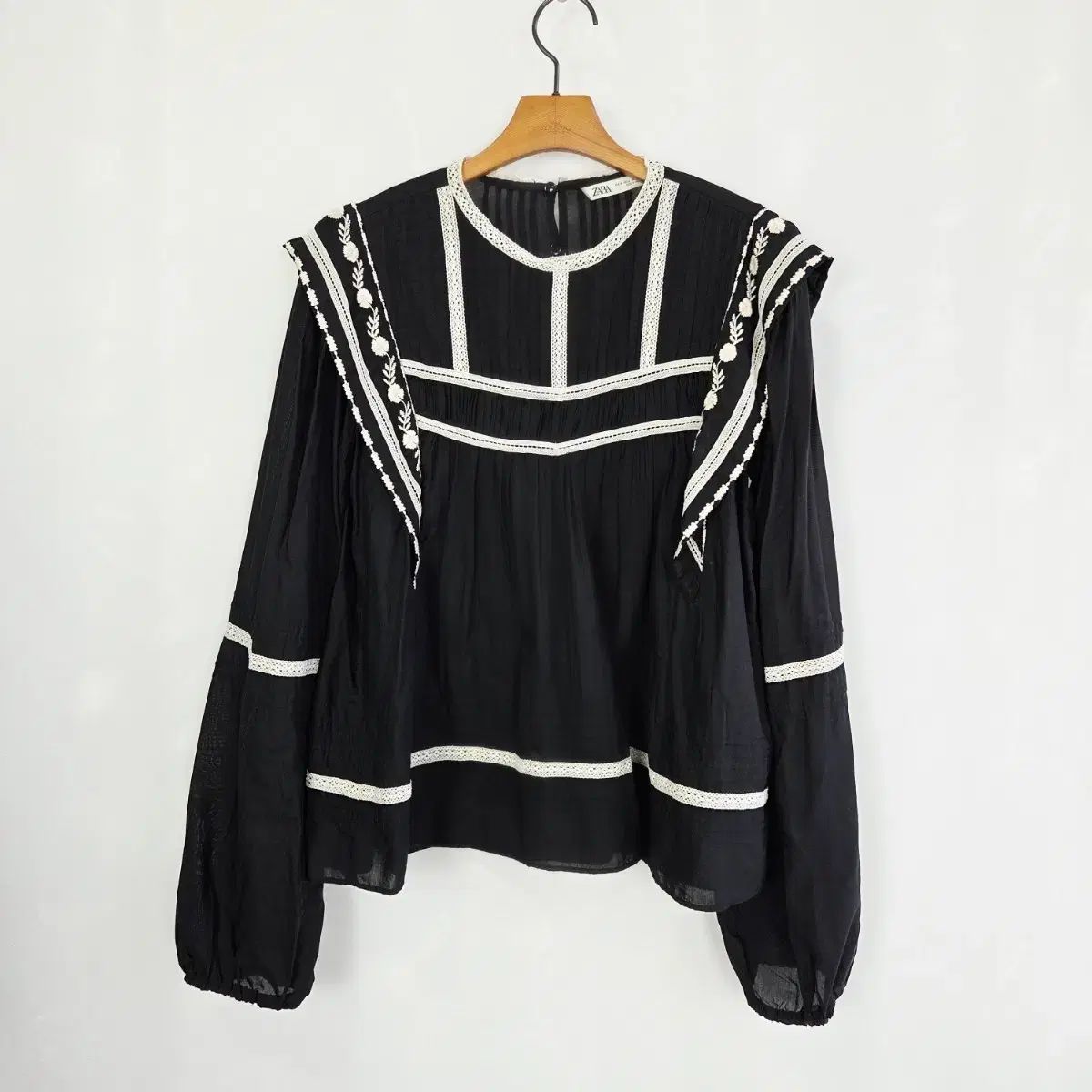 らさら  ZARA ザラ レイ<0xE3><0x83><0xAC><0xE3><0x82><0xB9> 刺繍 ブラウス