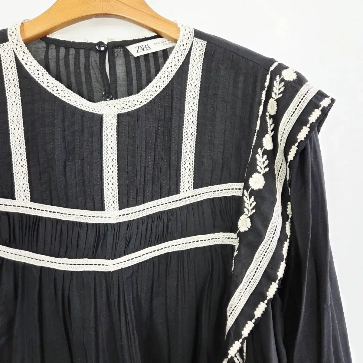 らさら  ZARA ザラ レイ<0xE3><0x83><0xAC><0xE3><0x82><0xB9> 刺繍 ブラウス