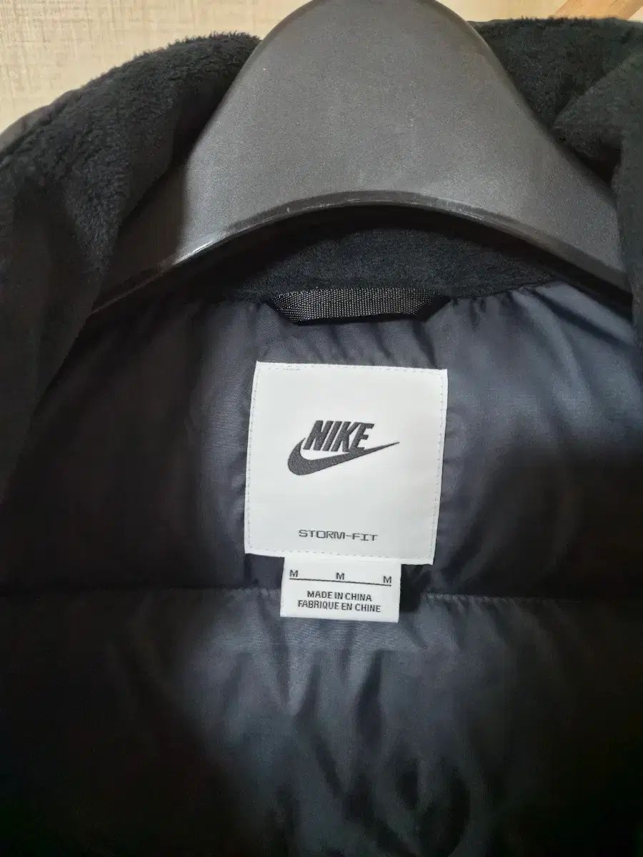 ナイキ ストームフィット ダウンベスト mブラック 公式 NIKEナイキ