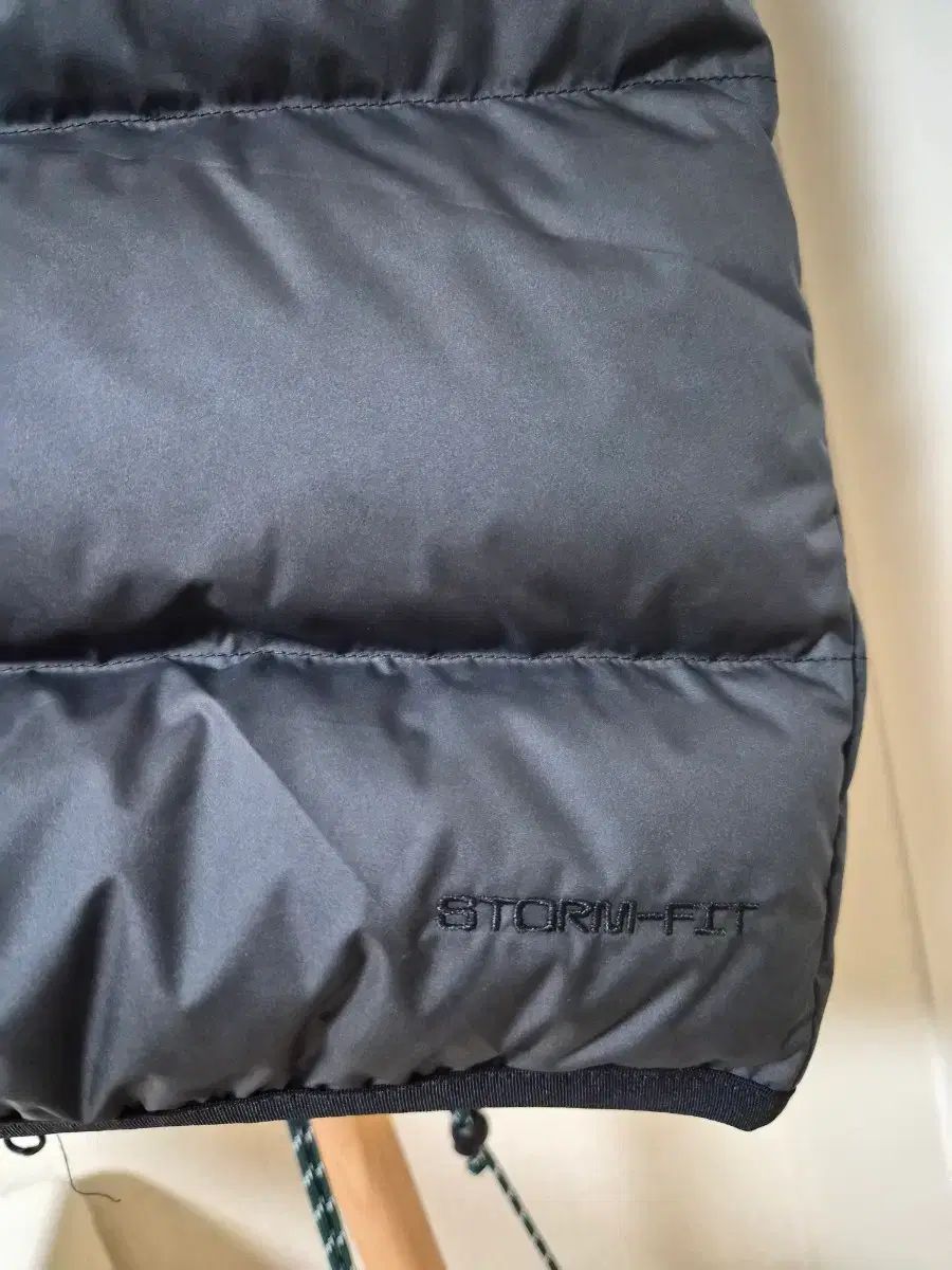 ナイキ ストームフィット ダウンベスト mブラック 公式 NIKEナイキ