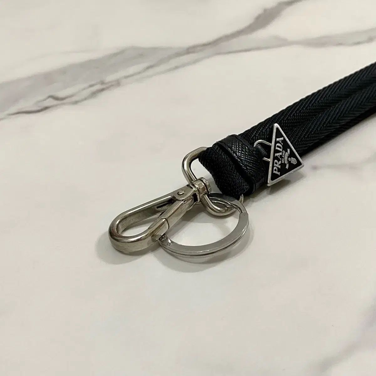 PRADA プラダ ウーブン トライアングル ロゴ キーチェーン メンズ