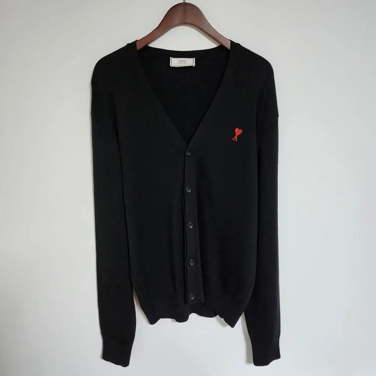ami ブラック カーディガン ハート刺繍 BLACK/RED Black Wool Ami De Coeur Cardigan | AMI PARIS