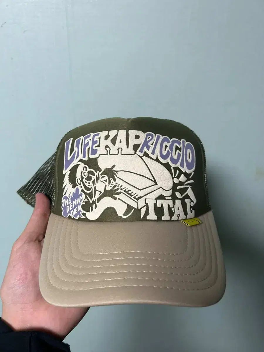 キャピタル ザ ライフ カプリッチョ トラッカーキャップ