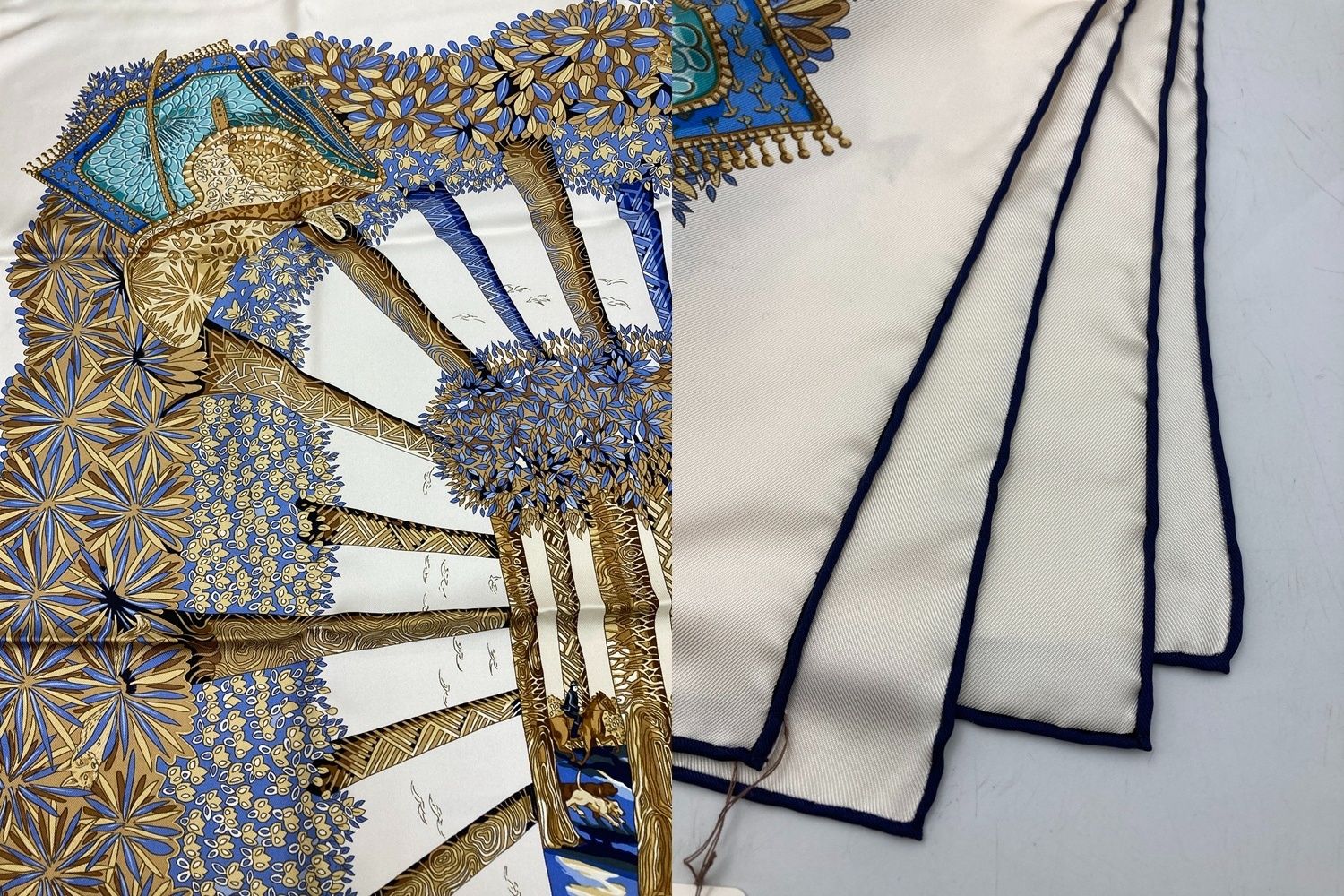 HERMES エルメス カレ90 OMBRES ET LUMIERES 影と光 シルクスカーフ