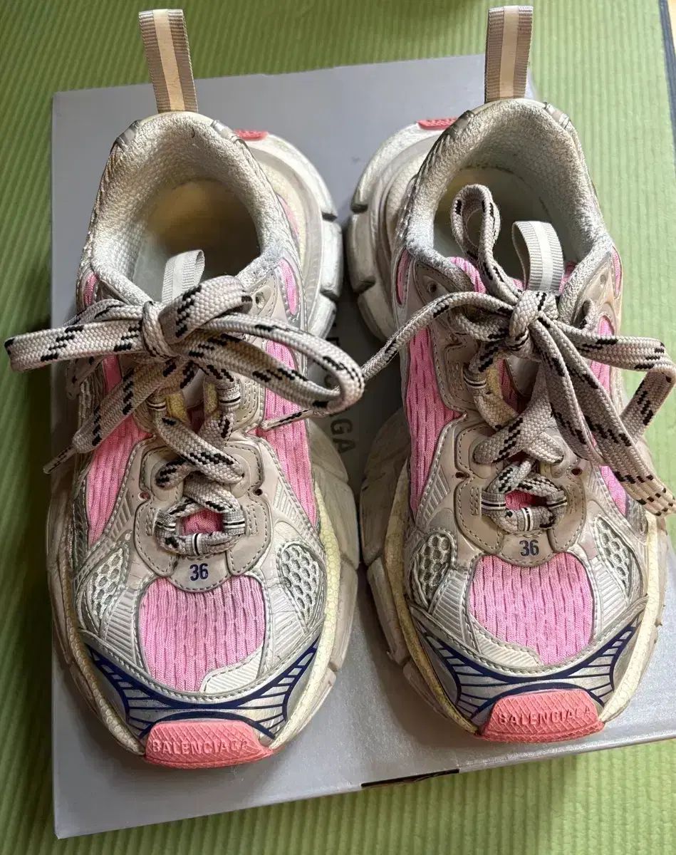 バレンシアガ 3XL ピンク 36サイズ 出品 - メルカリ