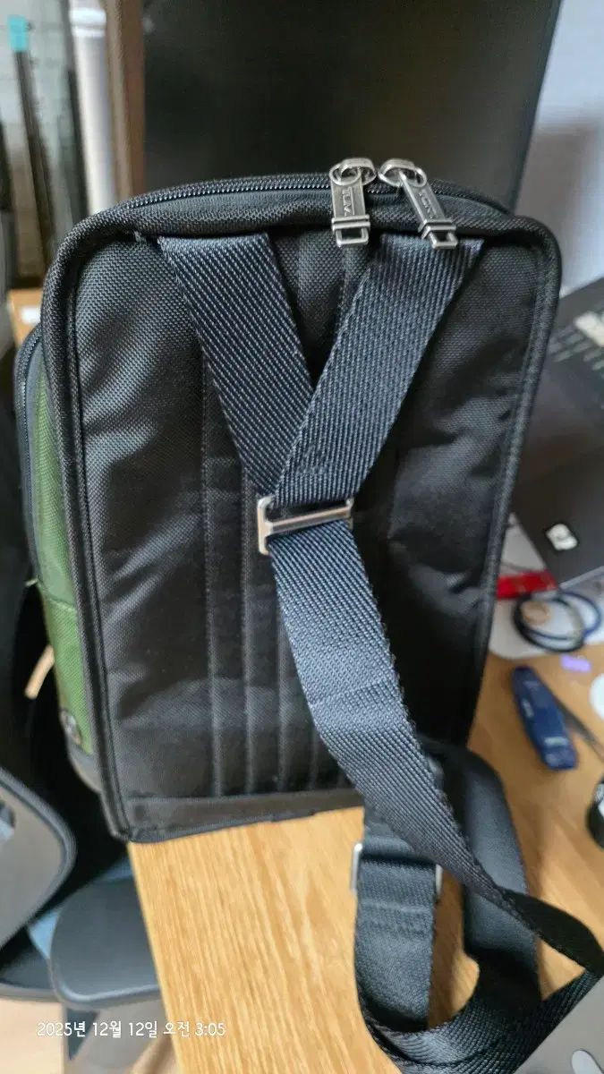 トゥミ アルファ スポーツブラ スリングバック - 状態 上級