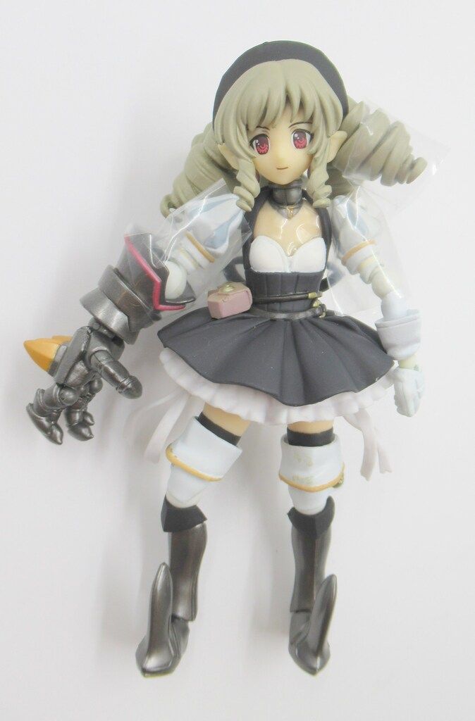 海洋堂 リボルテック クイーンズブレイド 鋼鉄姫ユーミル (2Pカラーver