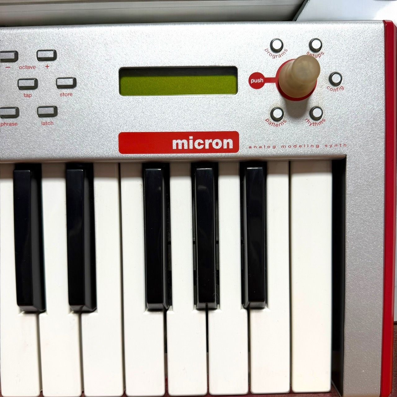 アナログモデリング シンセサイザー