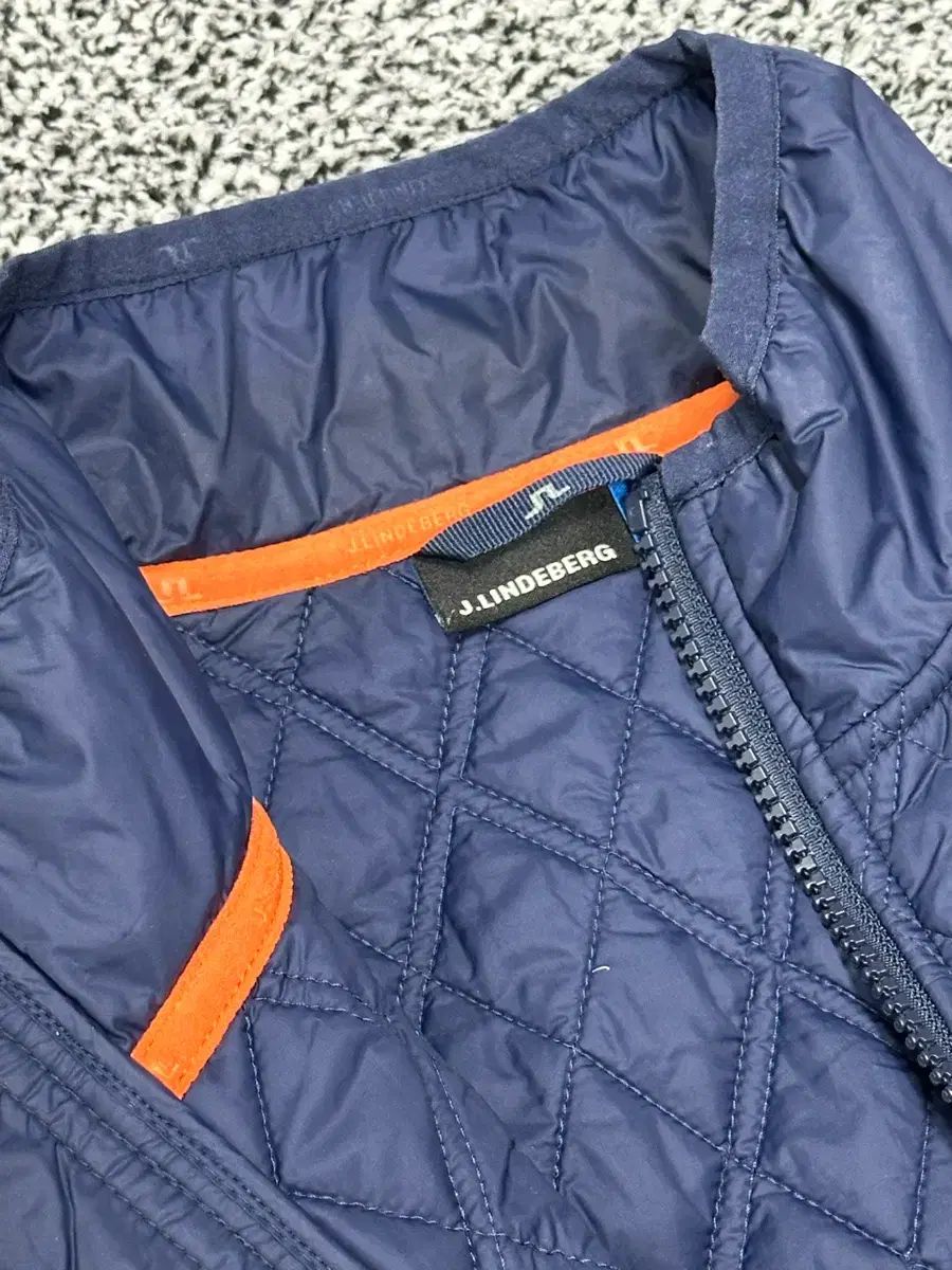 新品未使用　j.lindeberg ネイビー キルティング ベスト メンズ J.LINDEBERG(J.リンドバーグ) 正規品 / メンズ95 / ゴルフ ネイビー