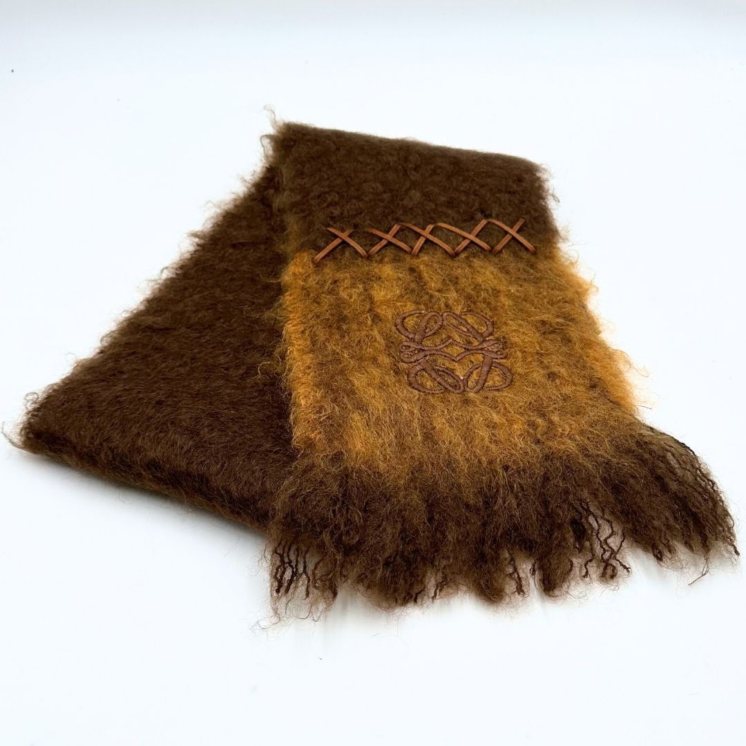 美品】Loewe アナグラムロゴ 刺繍 モヘア マフラー - メルカリ