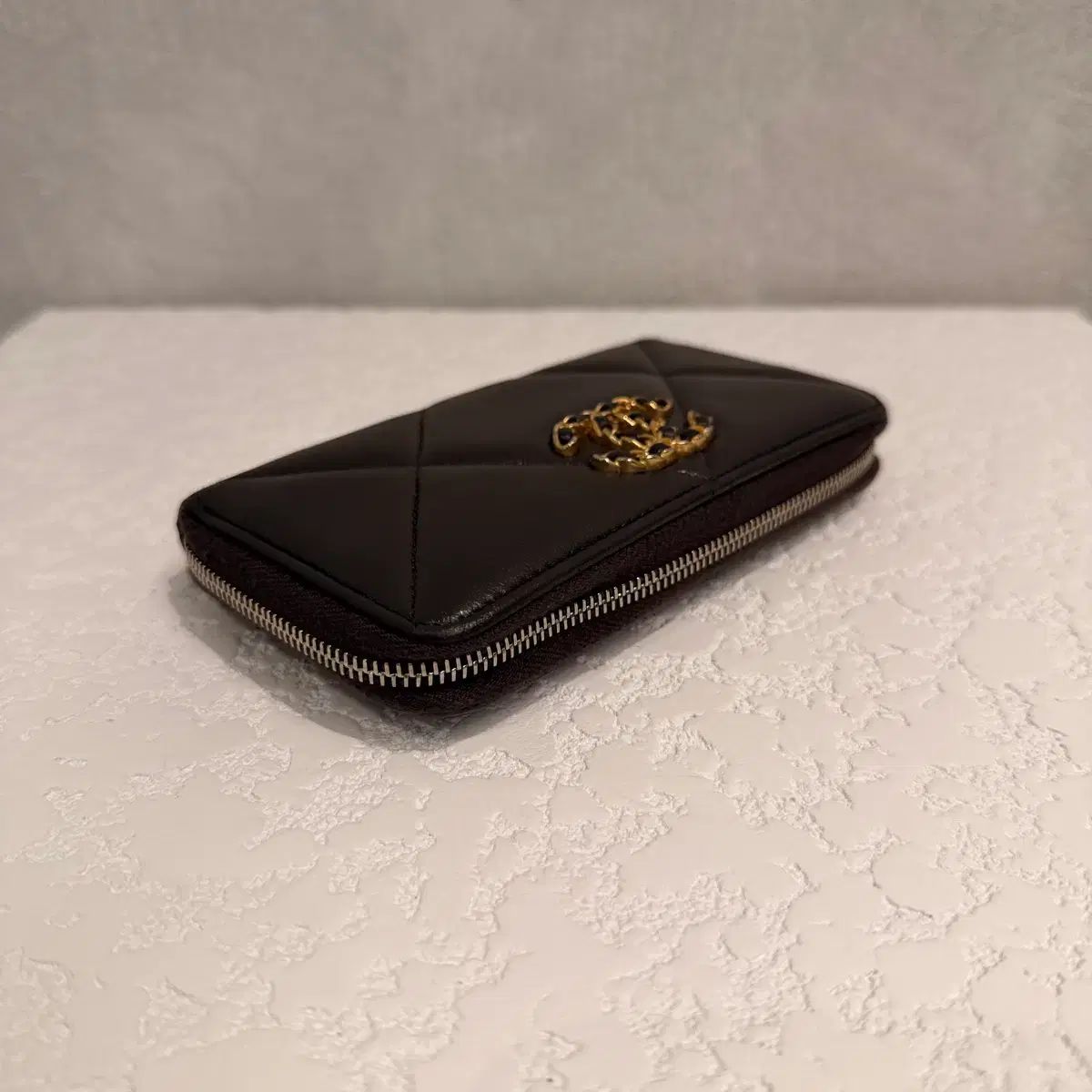 シャネル 19 ラム スキン ジッパー ドール カードウォレット - メルカリ