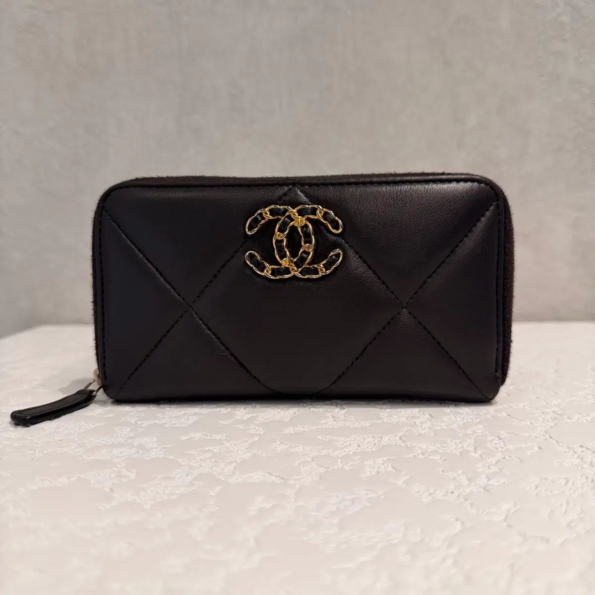 シャネル 19 ラム スキン ジッパー ドール カードウォレット - メルカリ