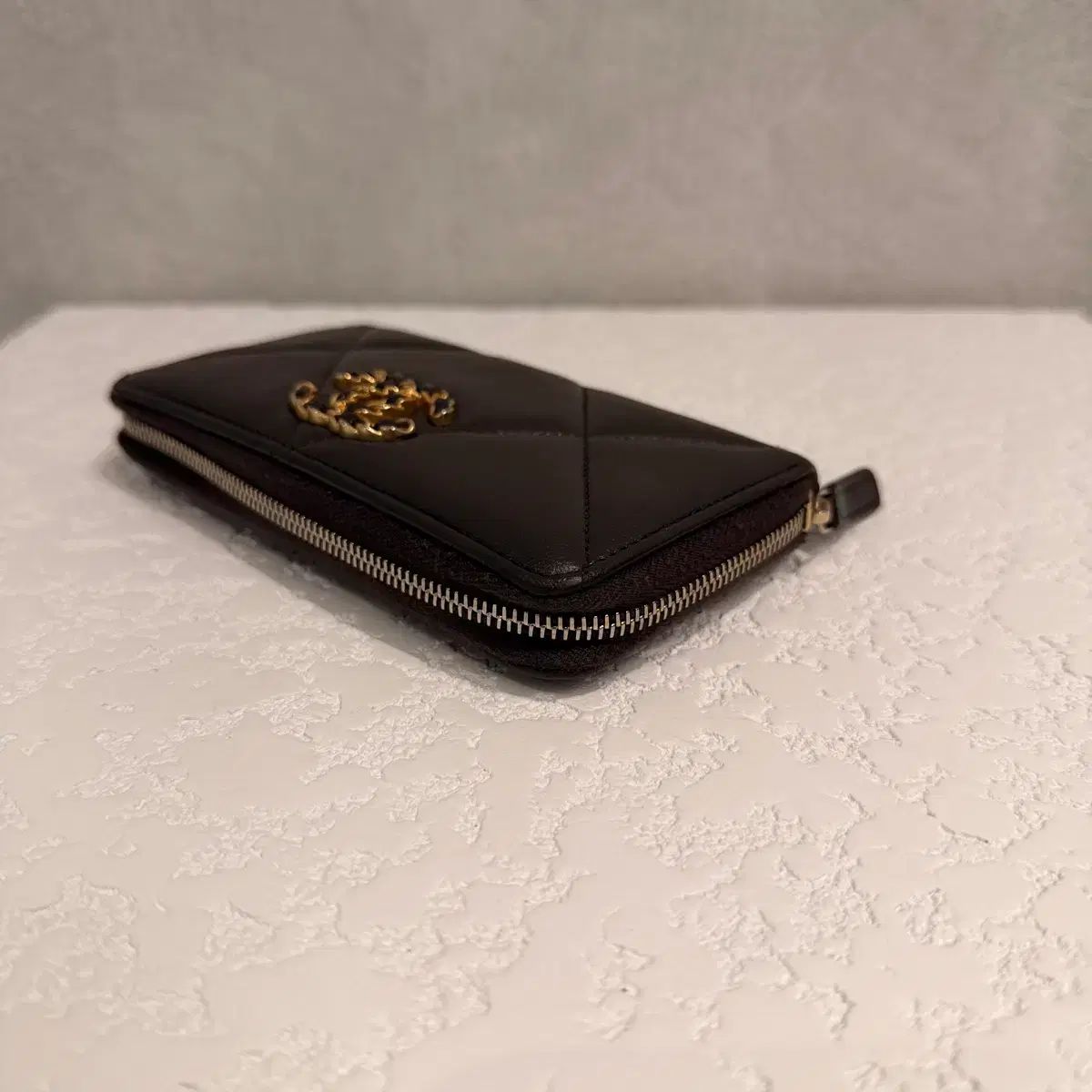 シャネル 19 ラム スキン ジッパー ドール カードウォレット - メルカリ