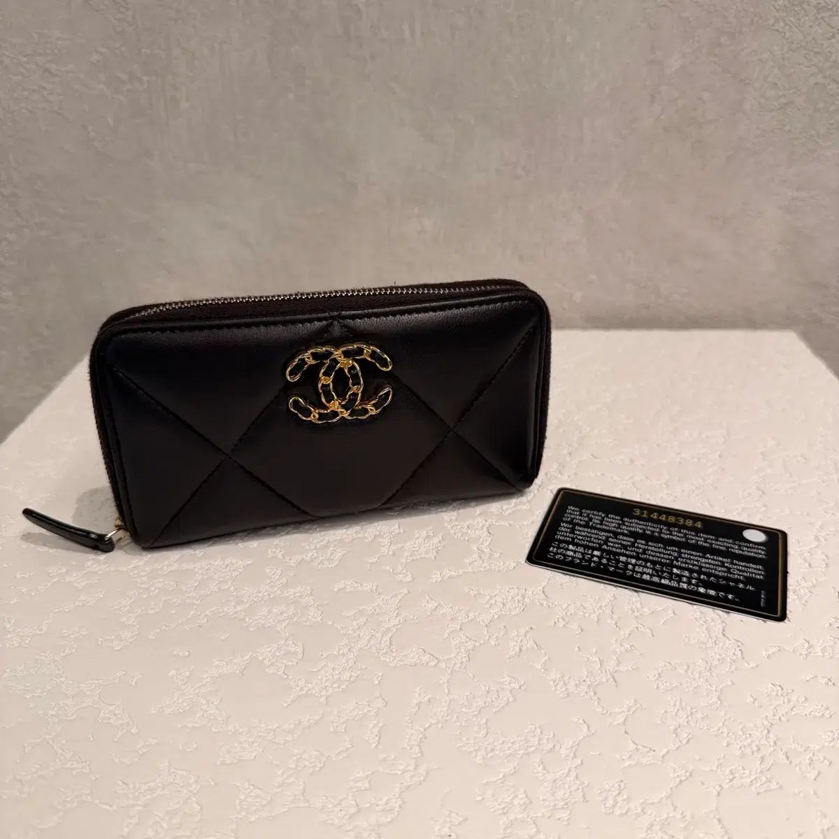 シャネル 19 ラム スキン ジッパー ドール カードウォレット - メルカリ