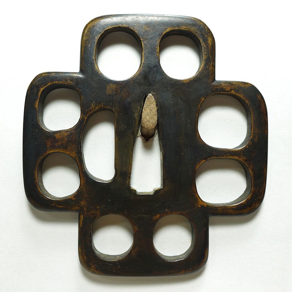 銅地十字木瓜形角九曜透鐔　無銘　片櫃孔　陰透　角耳小肉　肥後金工　肥後鐔　桐箱入 ☆銅地十字木瓜形角九曜透鐔 無銘 片櫃孔 陰透 角耳小肉 肥後金工 肥後