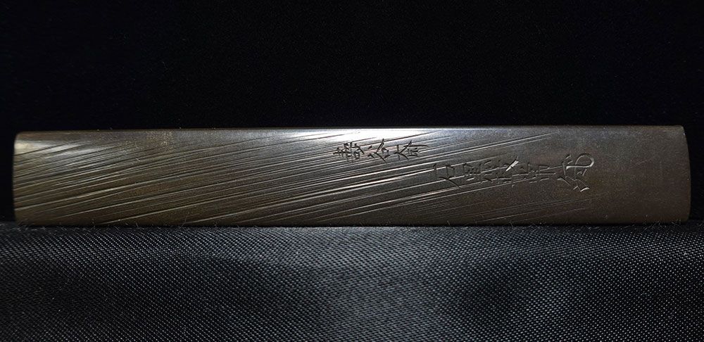 ☆壽谷斎 石黒政常 花押 在銘 四分一磨地月下水鳥図小柄 超絶技巧 高肉