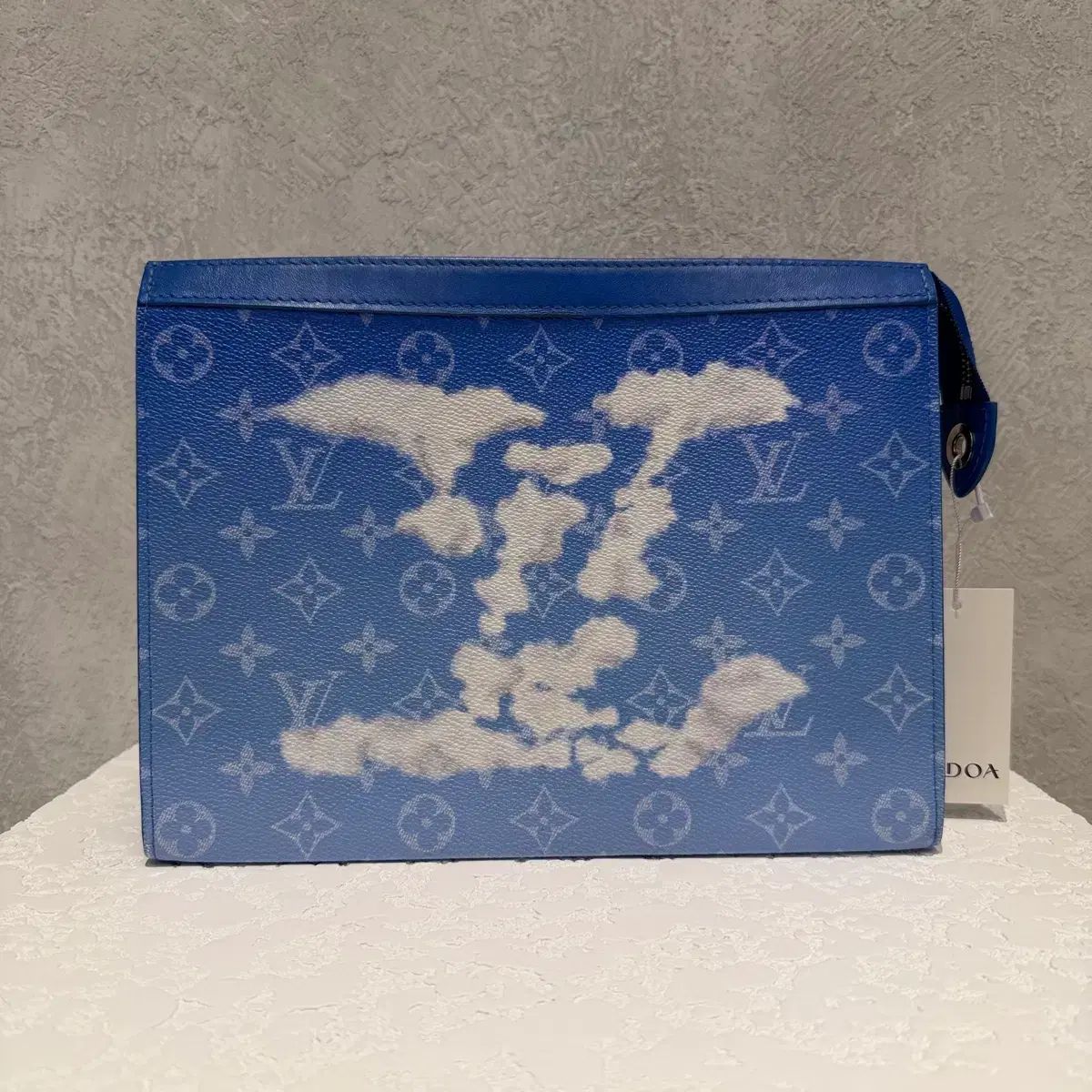 ルイヴィトン クラウド ポシェットヴォワヤージュ MM クラッチバッグ