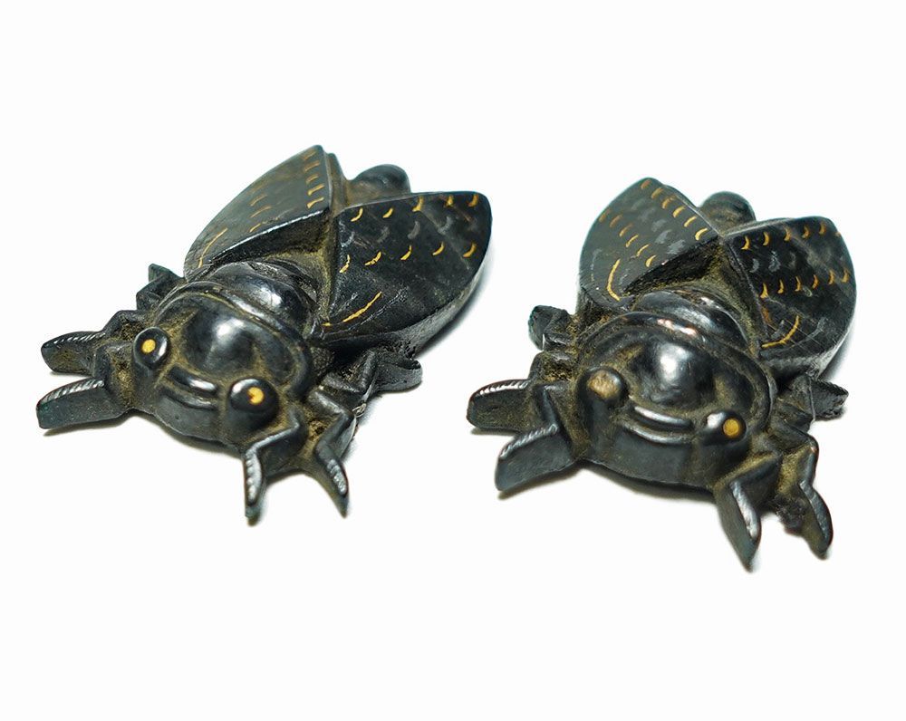 赤銅地容彫蝉図目貫　無銘　高肉彫　金銀象嵌　毛彫　再生復活　cicada　蝉時雨 ☆赤銅地容彫蝉図目貫 無銘 高肉彫 金銀象嵌 毛彫 再生復活 cicada