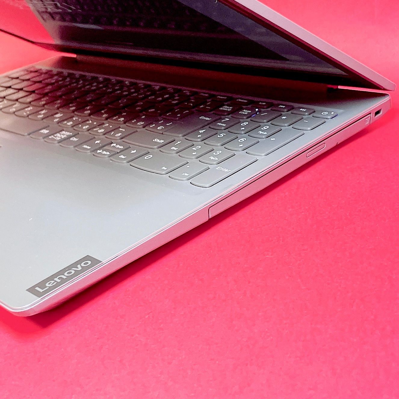 売り切れ続出‼️おしゃれゴールド✨️薄型ノートパソコン✨️SSDカメラ付き学生・社会人 美品✨大容量SSD Windows11✨ゴールド✨東芝ノートパソコン薄型カメラ