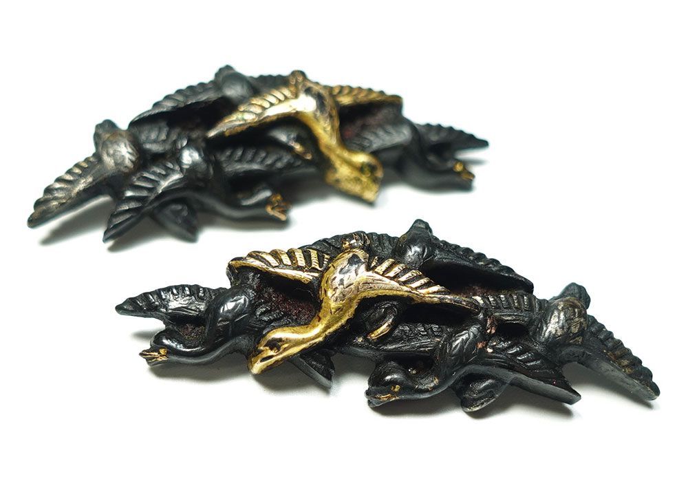 ☆赤銅地容彫群雁図目貫 無銘 高肉彫 金色絵 毛彫 刀装具 拵 外装 細密