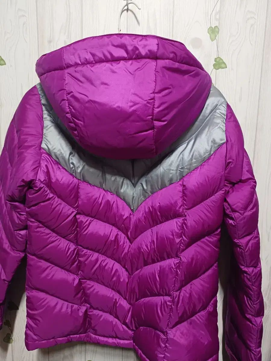  BLACK YAK ブラックヤク レディース 中軽量 グース フードダウン90 フィールドナイフ キャンプ必需品 その他 アウター