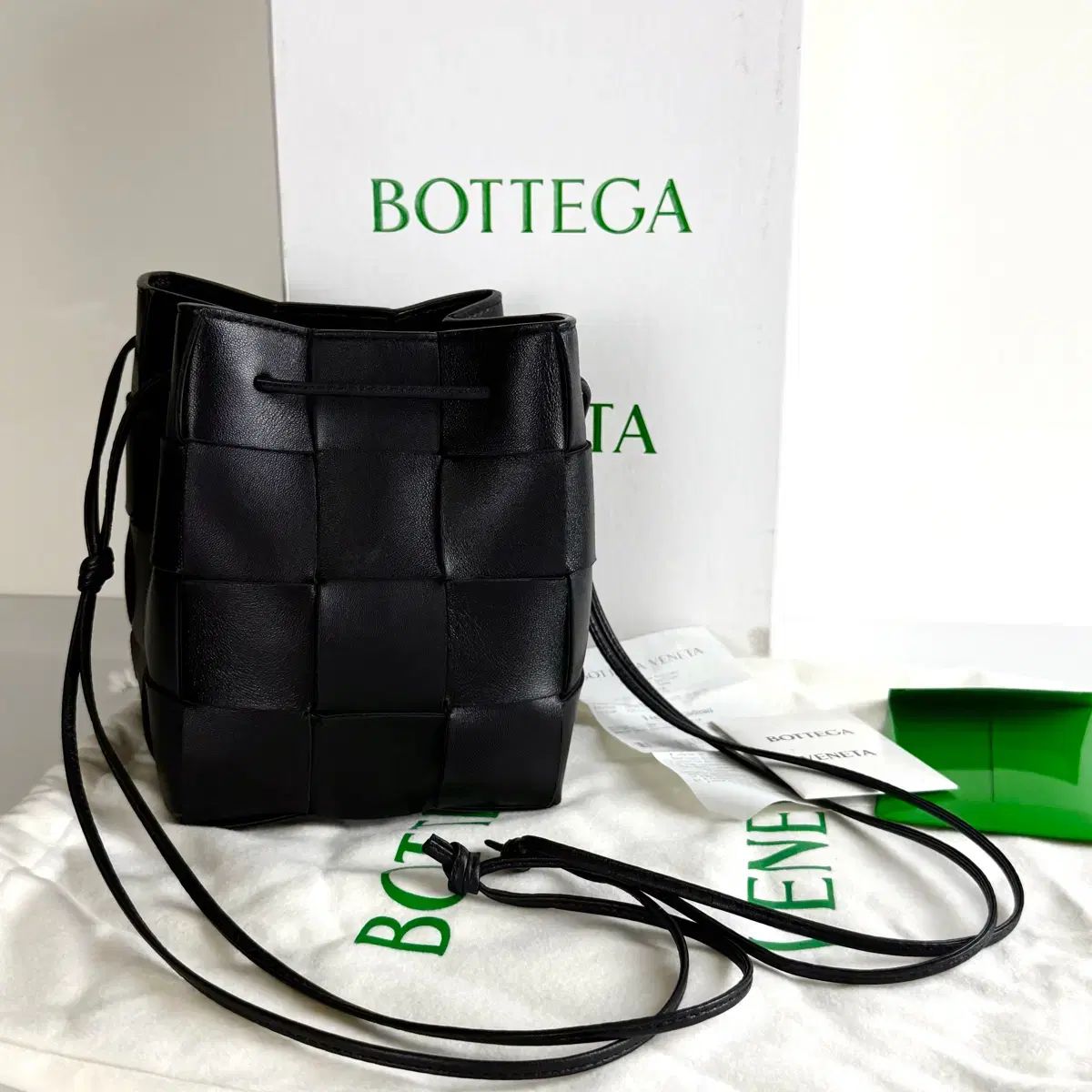S 級 スモール ボッテガ ヴェネタ バケットバッグ ブラック