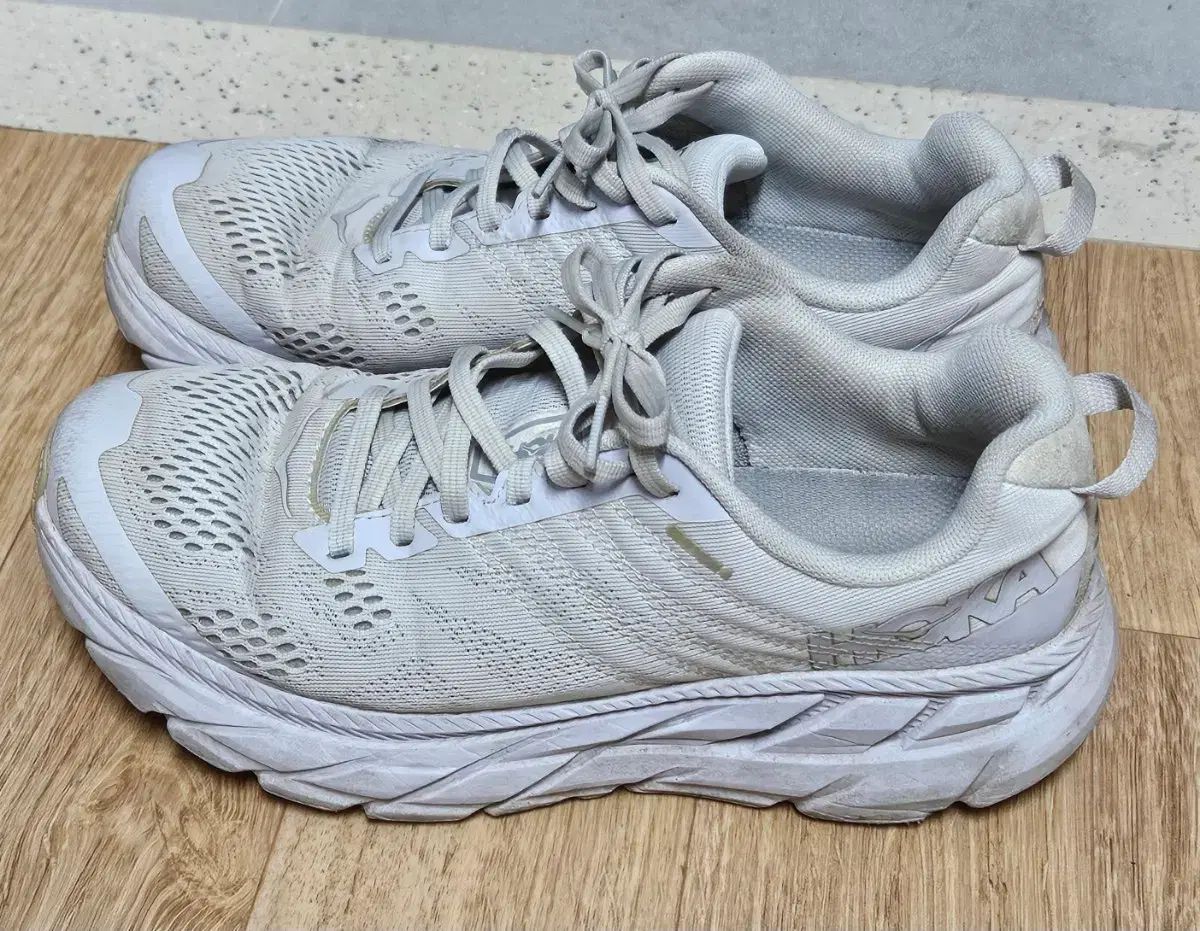 ホカオネオネ クリフトン6