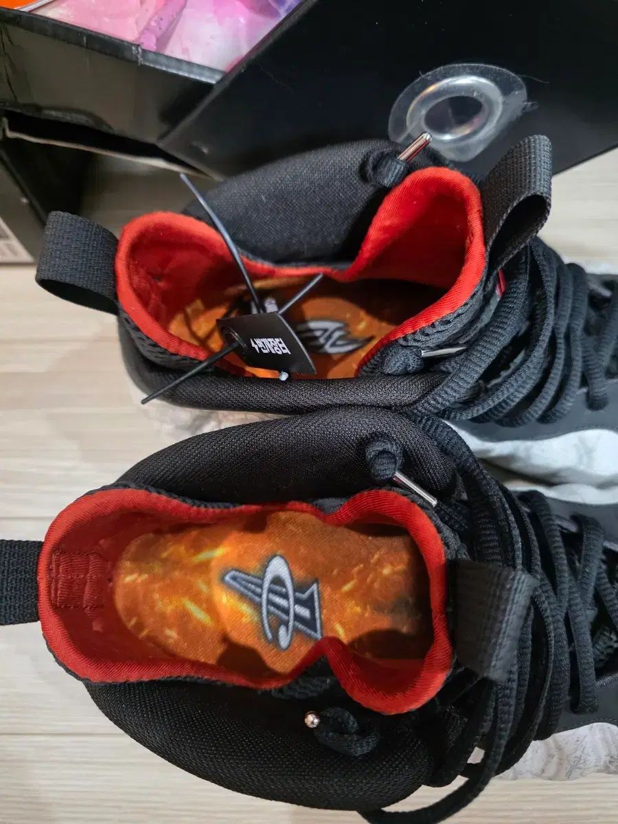  280 NIKE 鉄拳8 エアフォームポジット ONE ジーン シューズ(男性用) バスケットボール