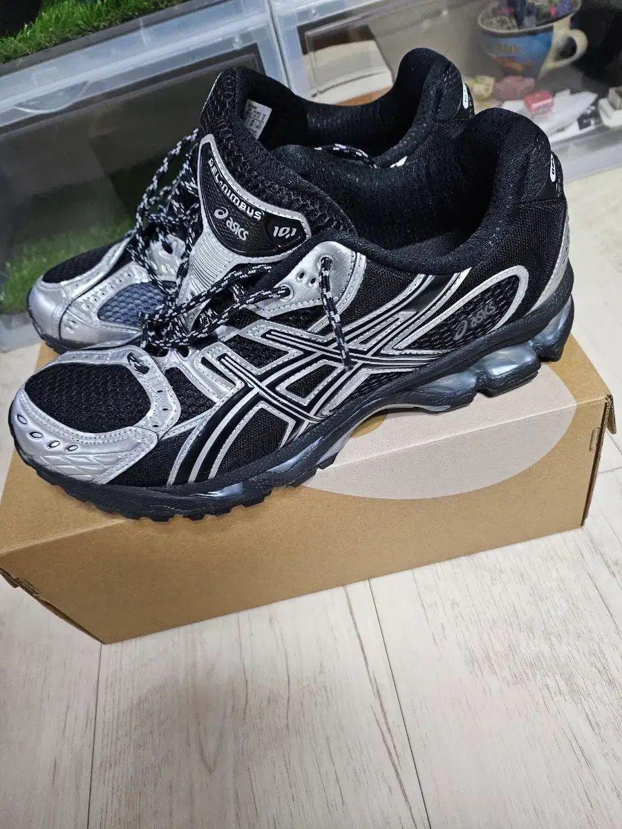 メルカリ市価格　アズルクス＆アズシエル アシックス ゲル ニンバス ブラック/シルバー スニーカー - メルカリ