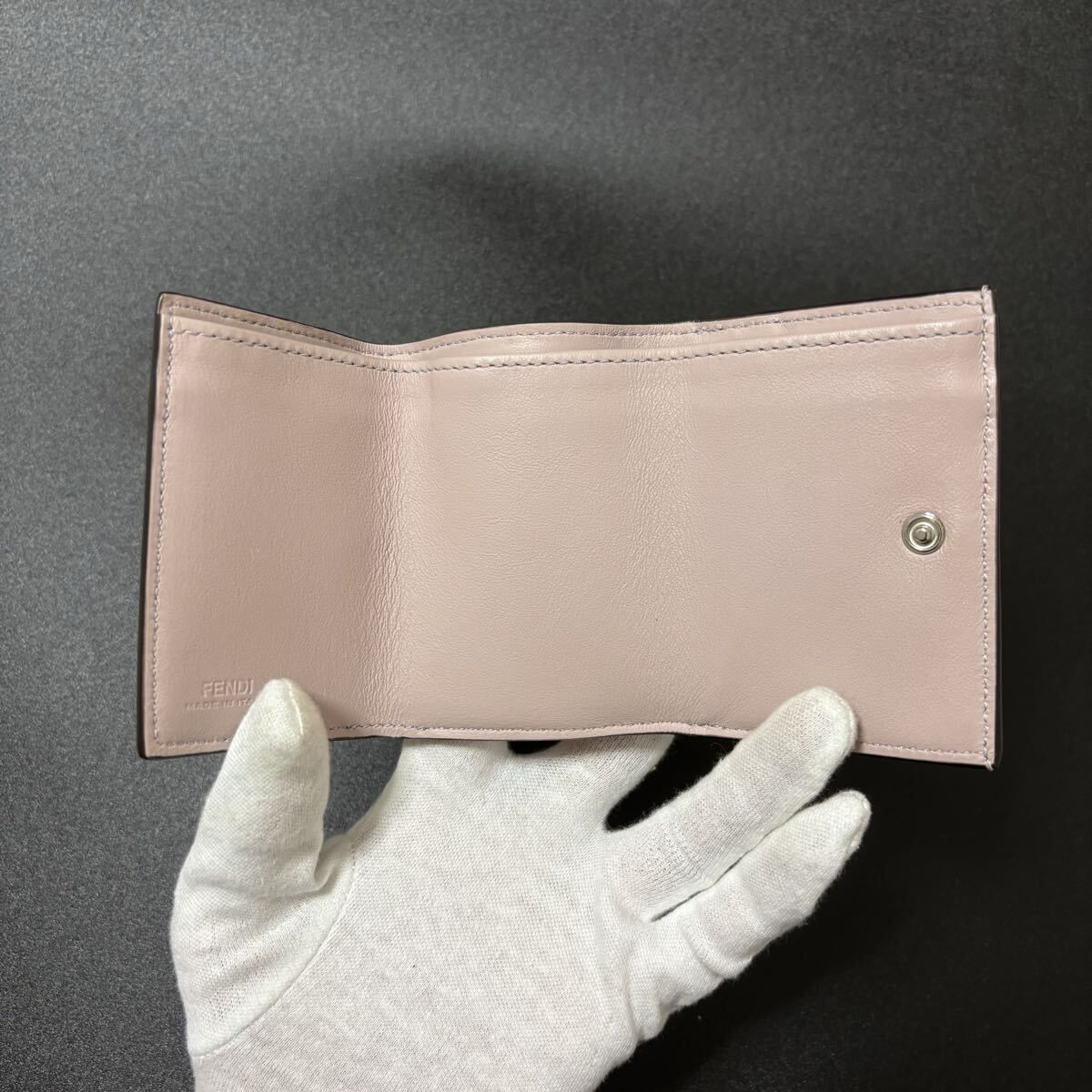 q26 FENDI フェンディ 三つ折り財布 ピーカブー ピンク セレリア